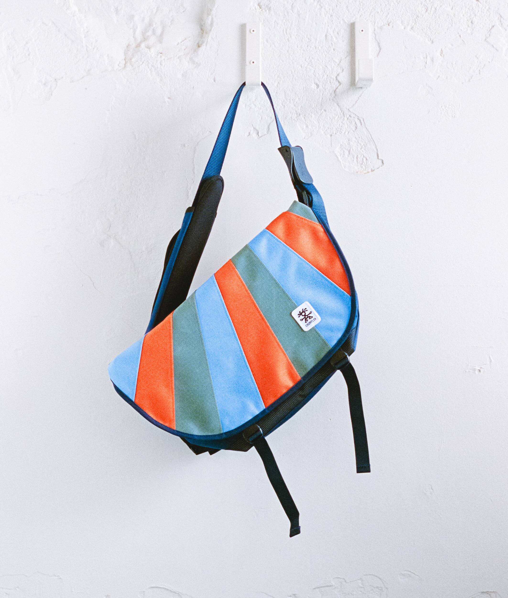 www.crumpler.com