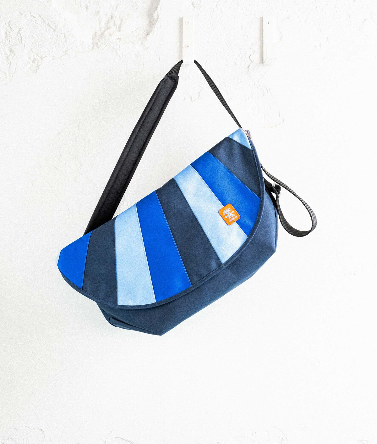 | Colour: Blue Fan
