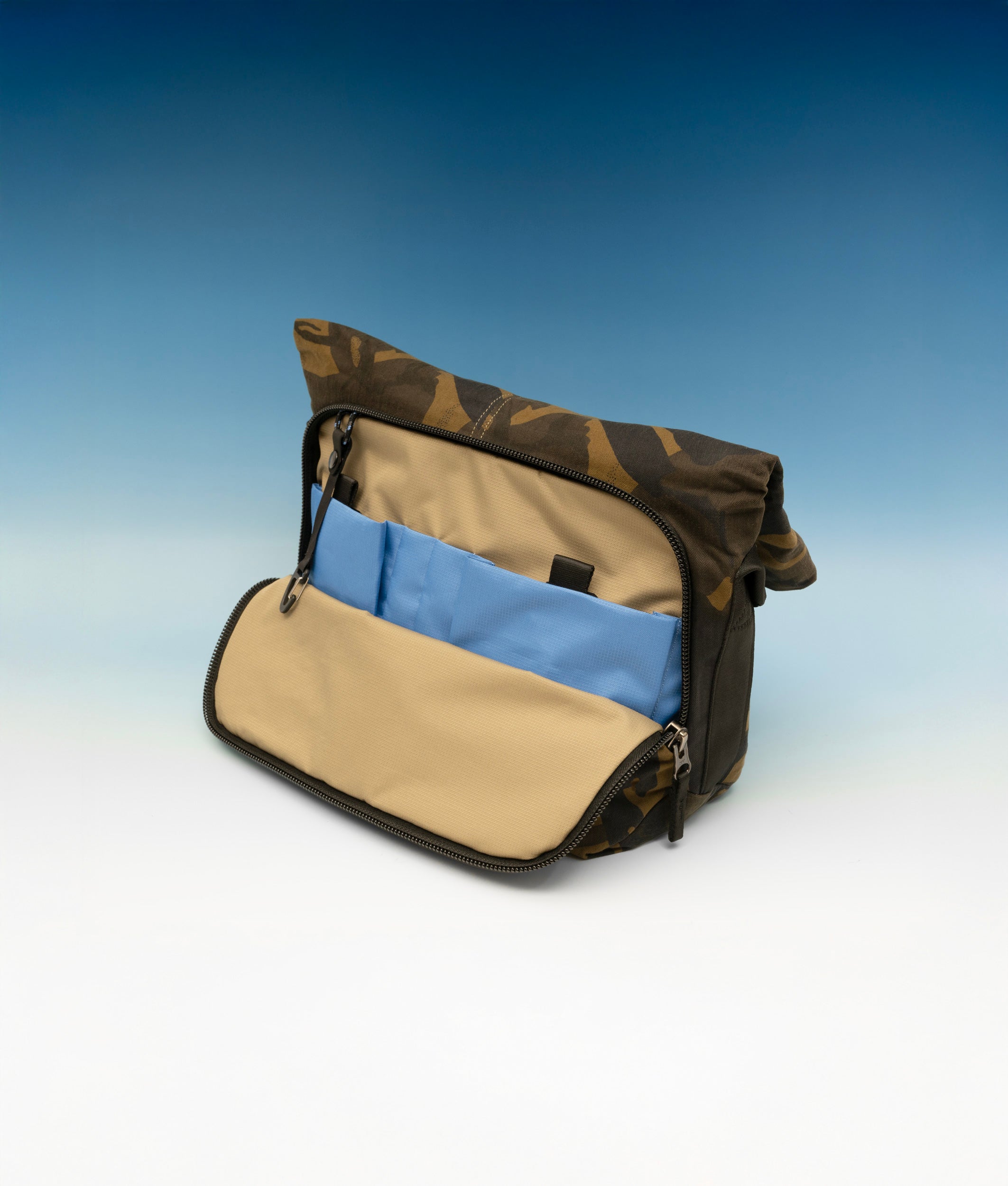 家具 CRUMPLER Comfort Zone (Large) - Messenger Bag - Crumpler Australia