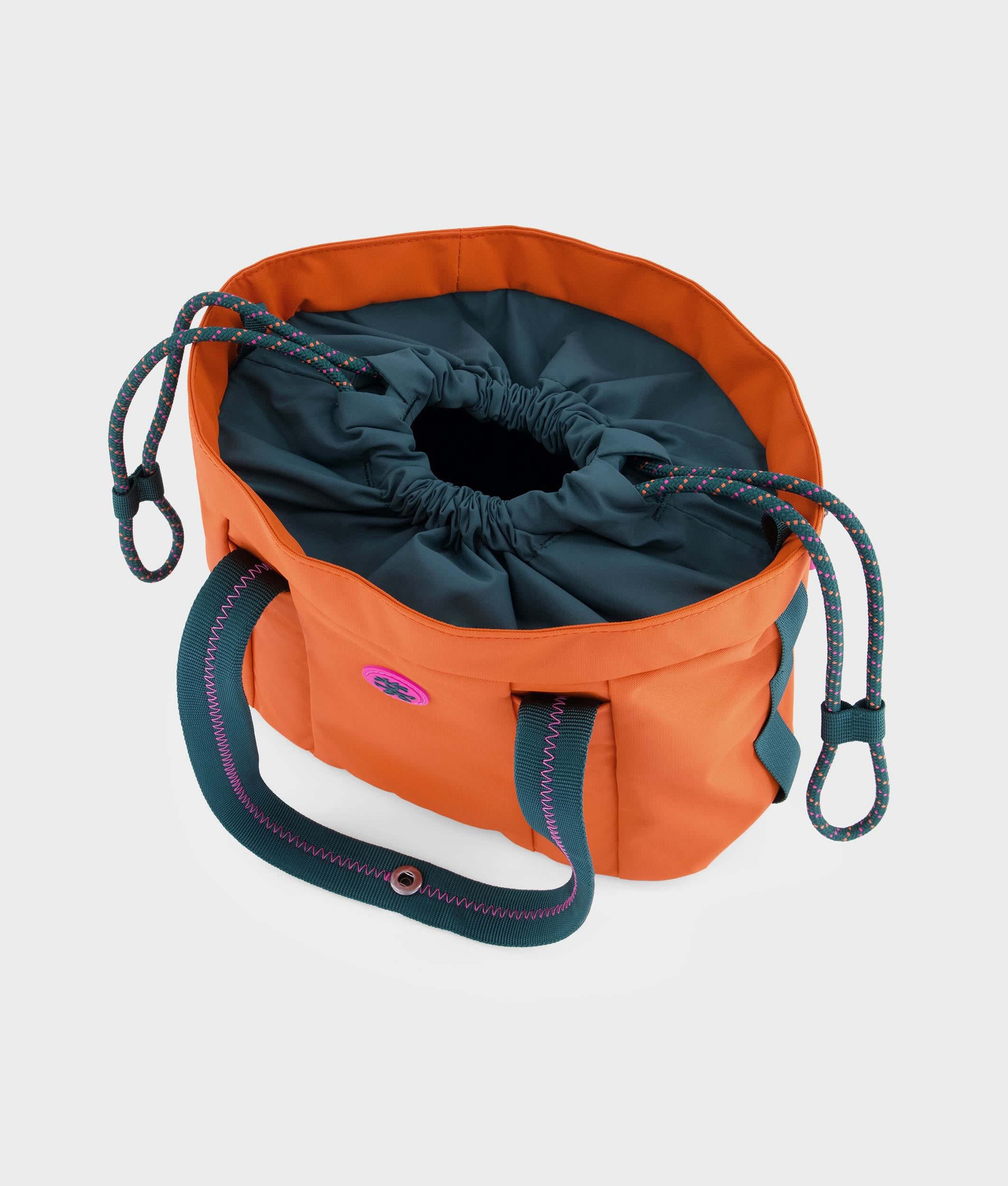 【minami】Crumpler バケツ型ボディバッグ Lobby – Crumpler Australia